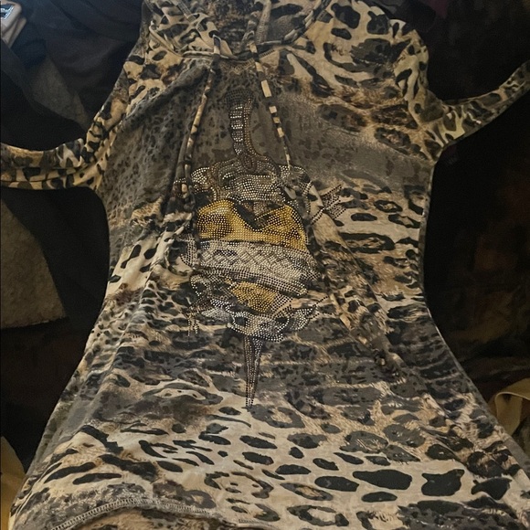 V Cristina Tops - Animal Print Long Sleeve Top
